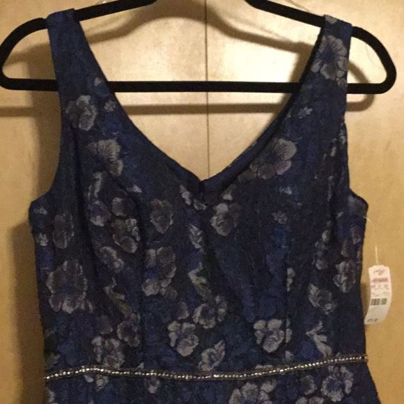 Midnight Blue Embellished Jacquard Mermaid Gown - Picture 3 of 8
